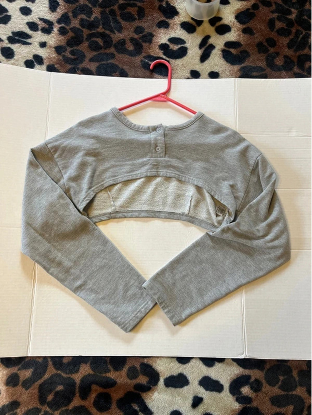 Women’s juniors medium, long sleeve cropped top